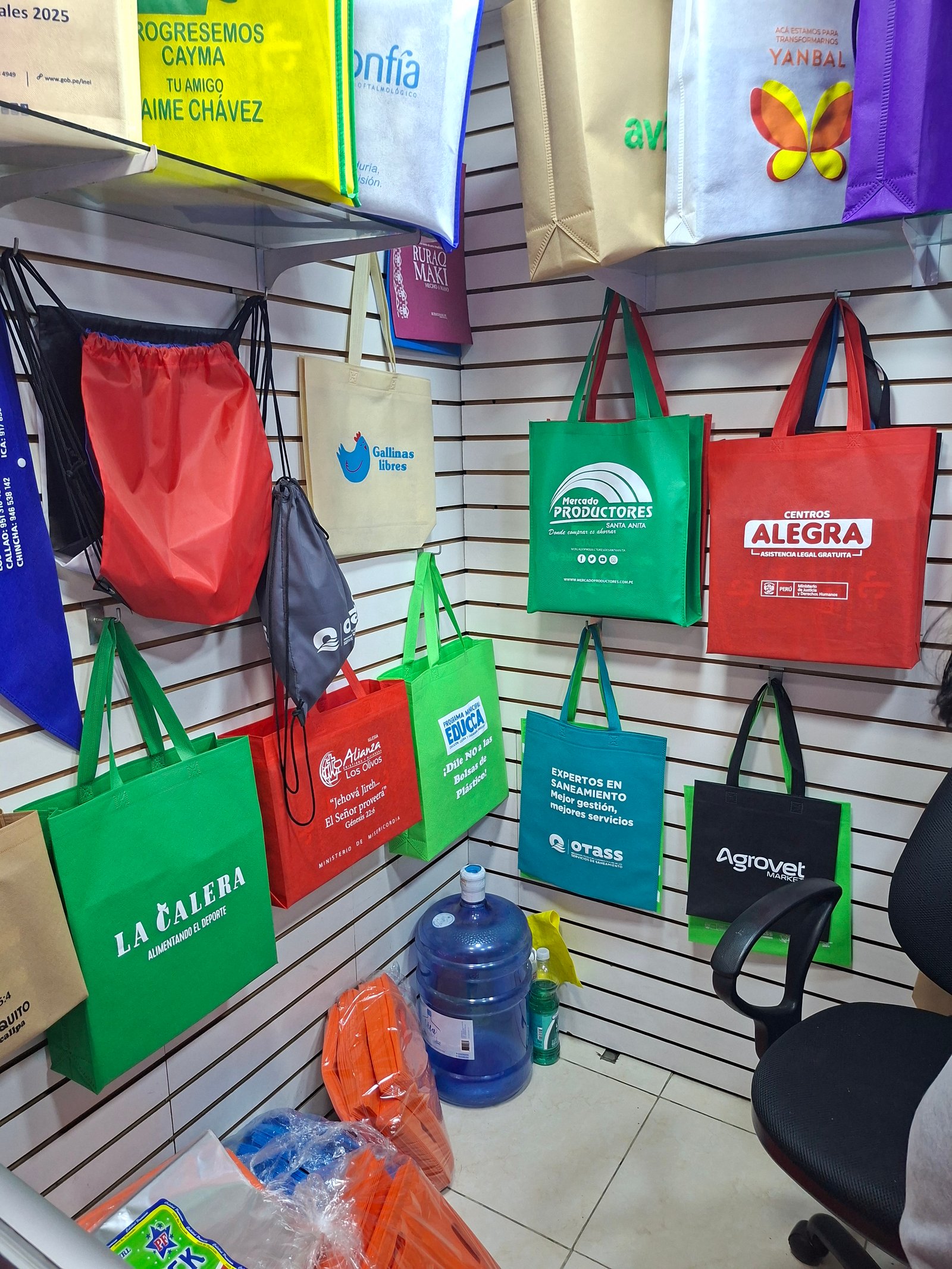 Bolsas corporativas con logos de empresas