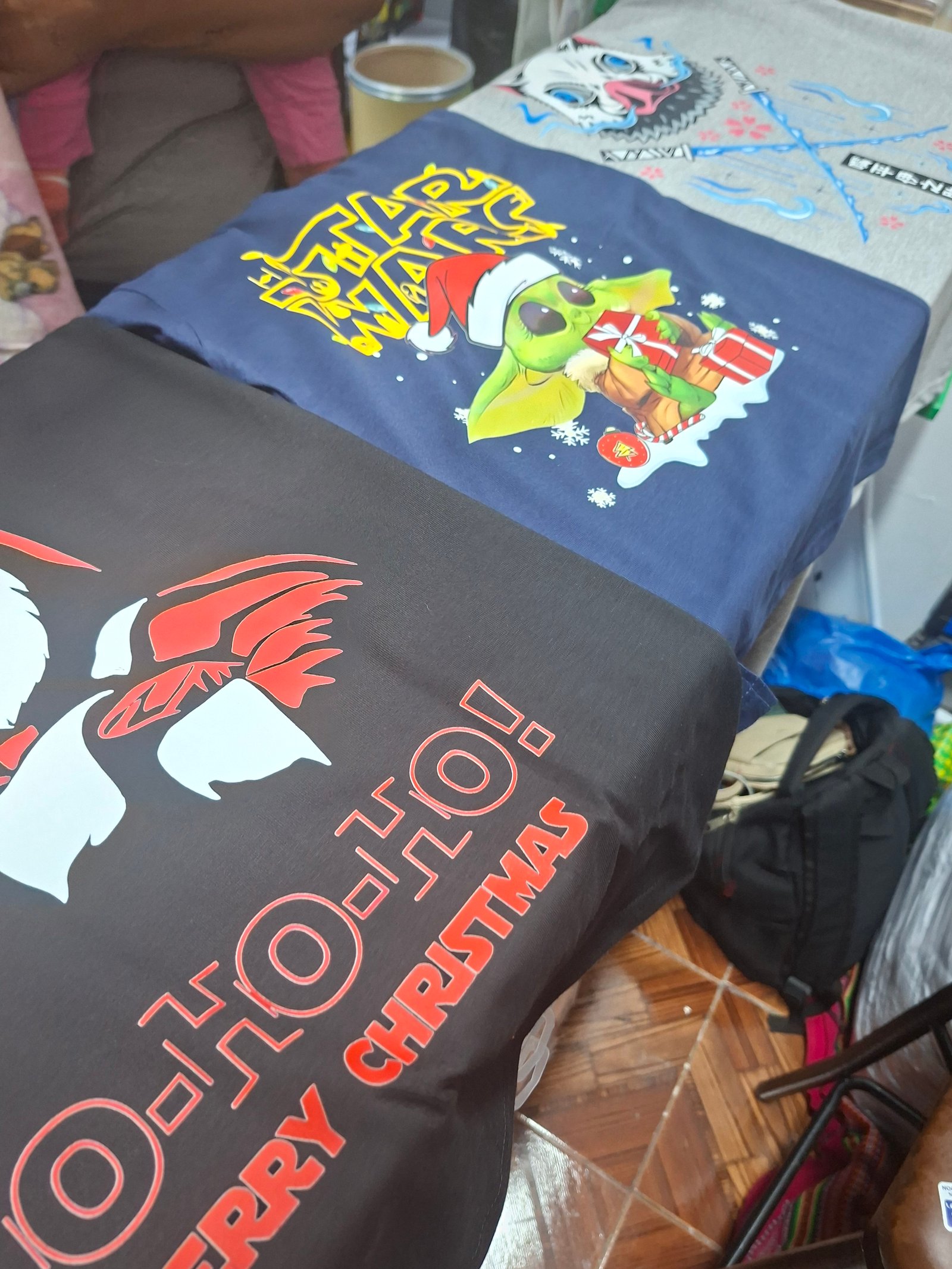 Polos estampados navideños